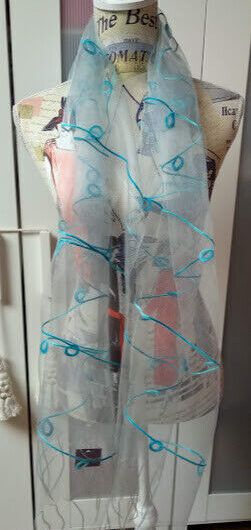 Fular 35% seda y 65% lino muy original fondo color azul (134)