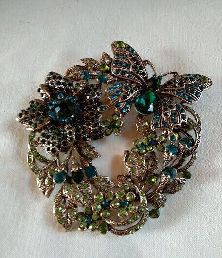 Broche vintage tipo art deco mariposa y flor cuajado piedras .Nuevo (106)