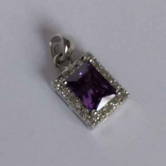 Colgante amatista rodeado de circonitas  en Plata de Ley rodiada 925 Nuevo