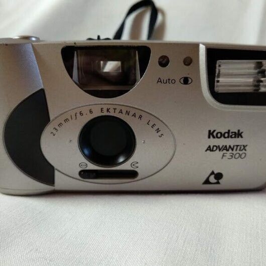 KODAK ADVANTIX F300 AUTO Camera en buen estado Sin Pila Con Instrucciones