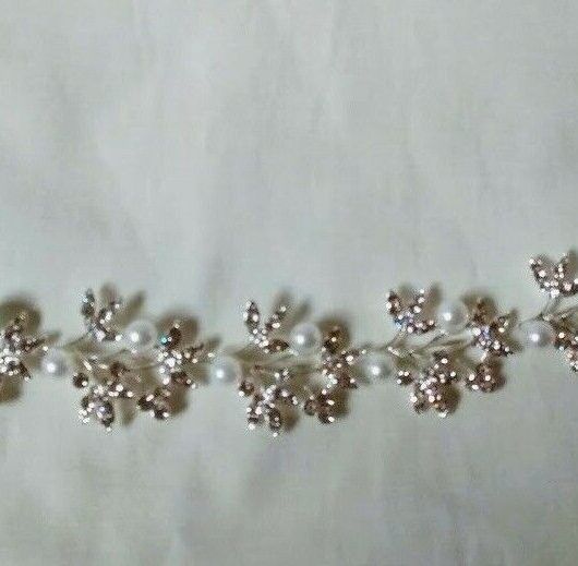 Tocado aderezo tiara plateado con perlas y símiles blancos Nuevo