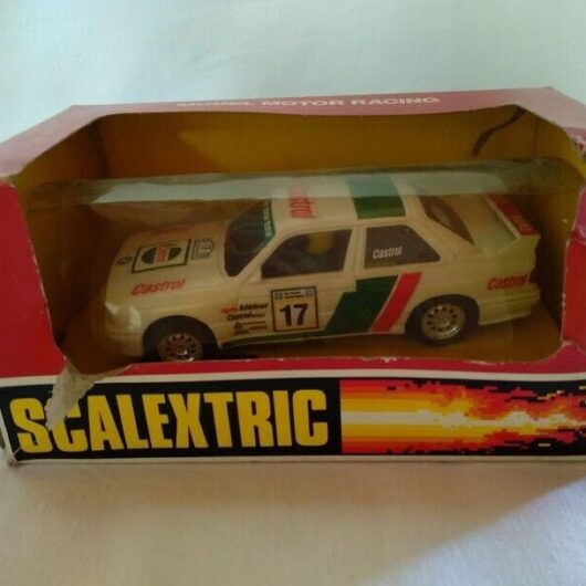 BMW M-3 "Castrol" con luz  REF 8437 1/32 Nuevo con caja