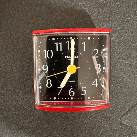 CASIO DESPERTADOR TQ-119 BEEP NUEVO A ESTRENAR SIN CAJA ROJO CON ESFERA NEG(155)