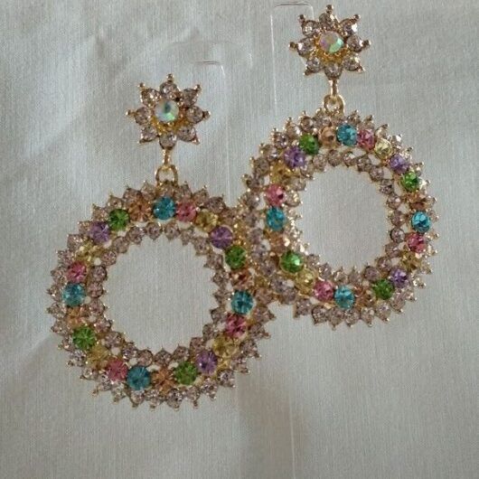 Pendientes fantasia mujer dorados con piedras multicolor cierre de presión (106)