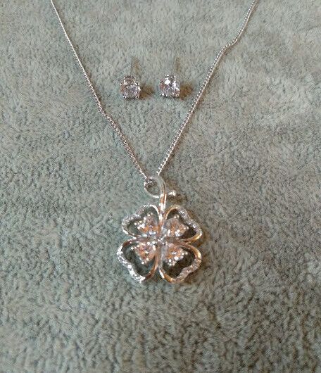 Pendientes y gargantilla trebol bisuteria presión Nuevos (106)