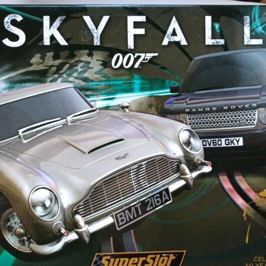 SCX SKYFALL 007 ASTON MARTIN Y RANGER ROVER 1/32 edición limitada Nuevo (149)