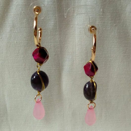 Pendientes bisuteria dorados con 3 piedras nuevo con etiqueta