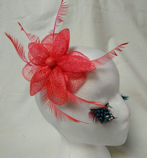 Tocado broche para ceremonia mujer combinado rafia y plumas color naranja