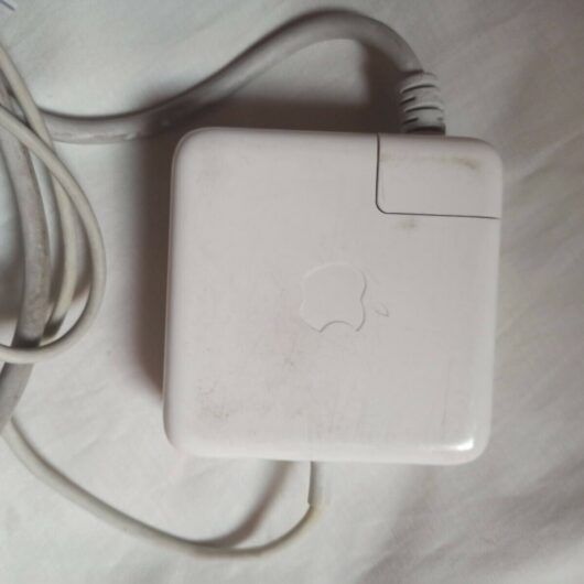 CARGADOR ORIGINAL MACBOOK PRO 60W MAGSAFE USADO (142)