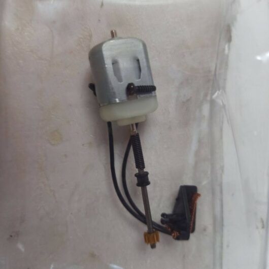 FLY MOTOR + PORTAESCOBILLAS NUEVO EN BLISTER ESTROPEADO (144)