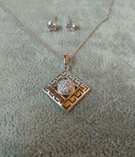 Pendientes y gargantilla  bisuteria presión Nuevos (106)