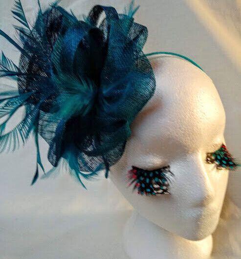 Tocado diadema para ceremonia mujer combinado rafia y plumas color azulón