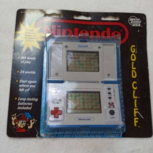 NINTENDO GOLD CLIFF  NUEVA CON EMBALAJE ORIGINAL DESPEGADO.(150)