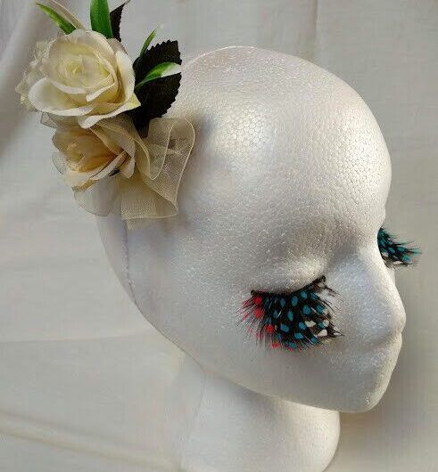 Tocado broche mujer flores tela  en tonos blancos y beige Nuevo